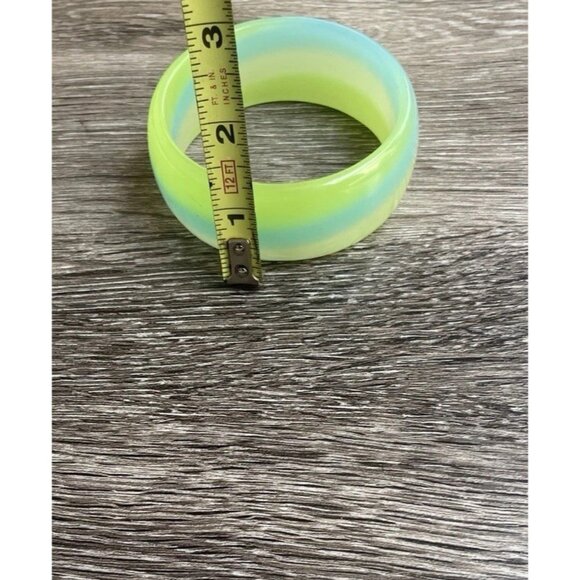 Vintage Lucite Acrylic Wave Bangle Bracelet Blue Turquoise Moonglow Sz 8” - Picture 5 of 8